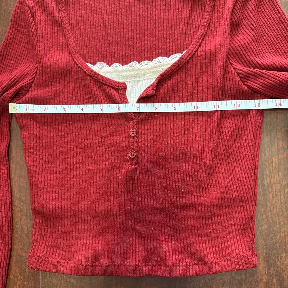 Ribbed Henley Long-Sleeve Crop Top - Red - Picture 4 of 5